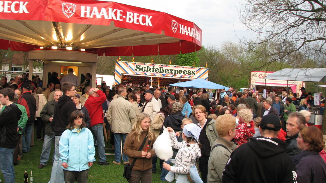 Tanz In Den Mai In Cuxhaven, Hadeln, Hemmoor: Diese Events Laden Zum ...