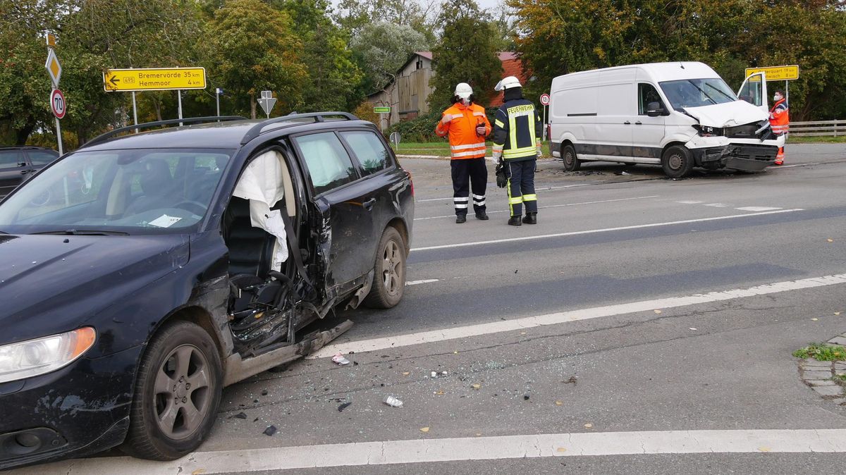 Schwerer Unfall Auf B495 In Osten: Mutter Und Tochter Verletzt | CNV Medien