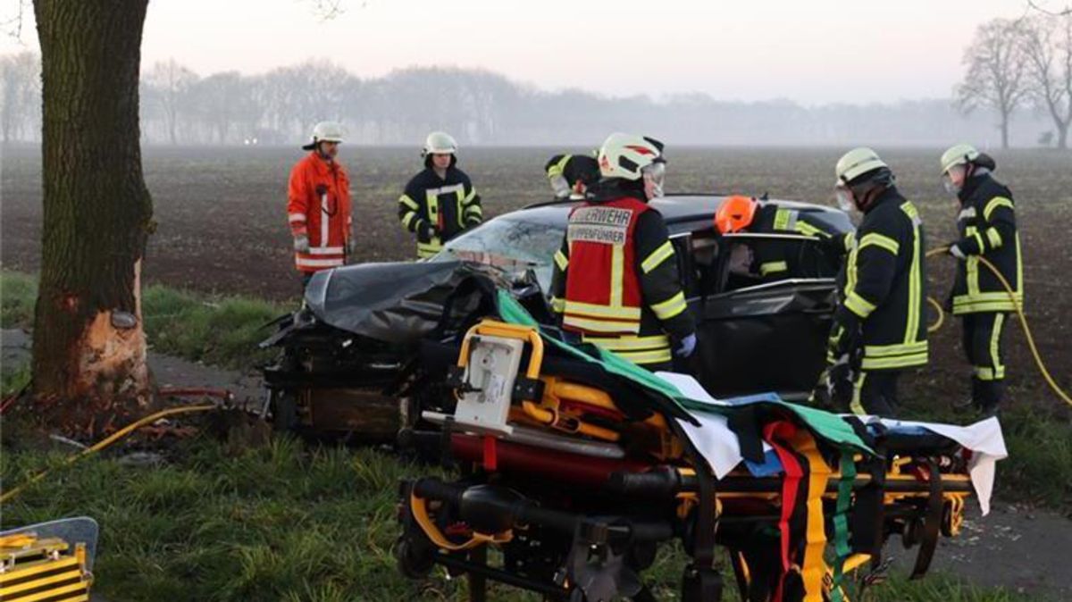 Schwerer Autounfall Im Kreis Cuxhaven Fahrer Verletzt Cnv Medien