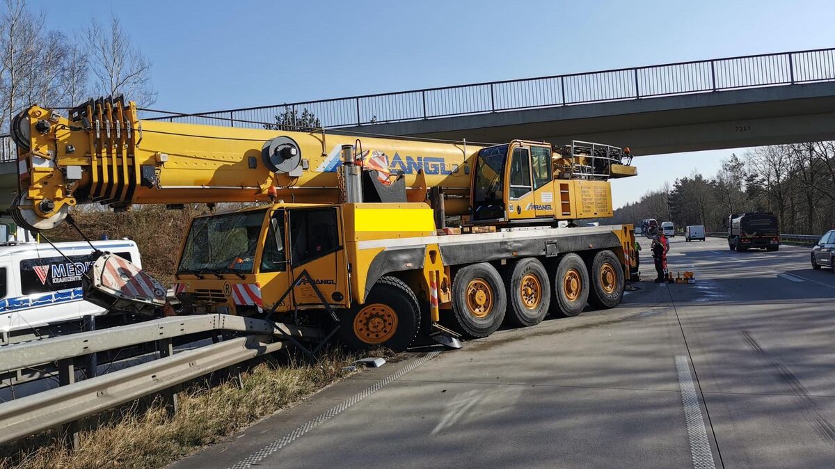 Schwerer Unfall Mit Mobilkran: Verkehrsbehinderungen Auf A27 | CNV Medien