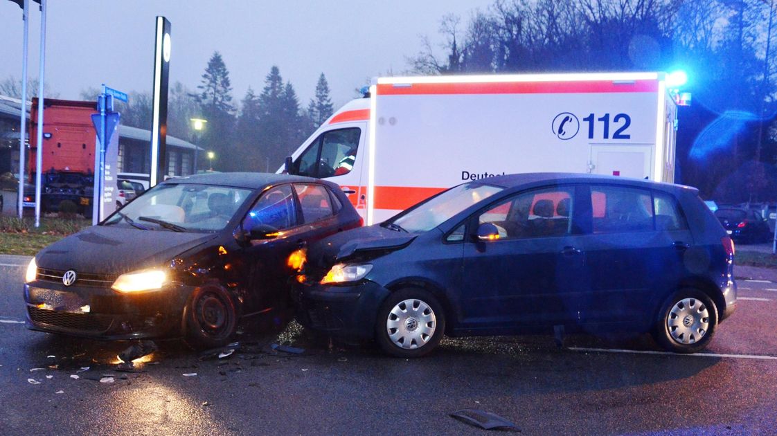 Zwei Verletzte Bei Heftigem Unfall In Hemmoor | CNV Medien