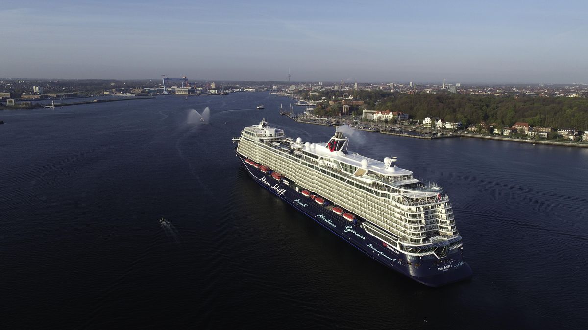 Mein Schiff 2 Ausrüstung In Kiel Cnv Medien