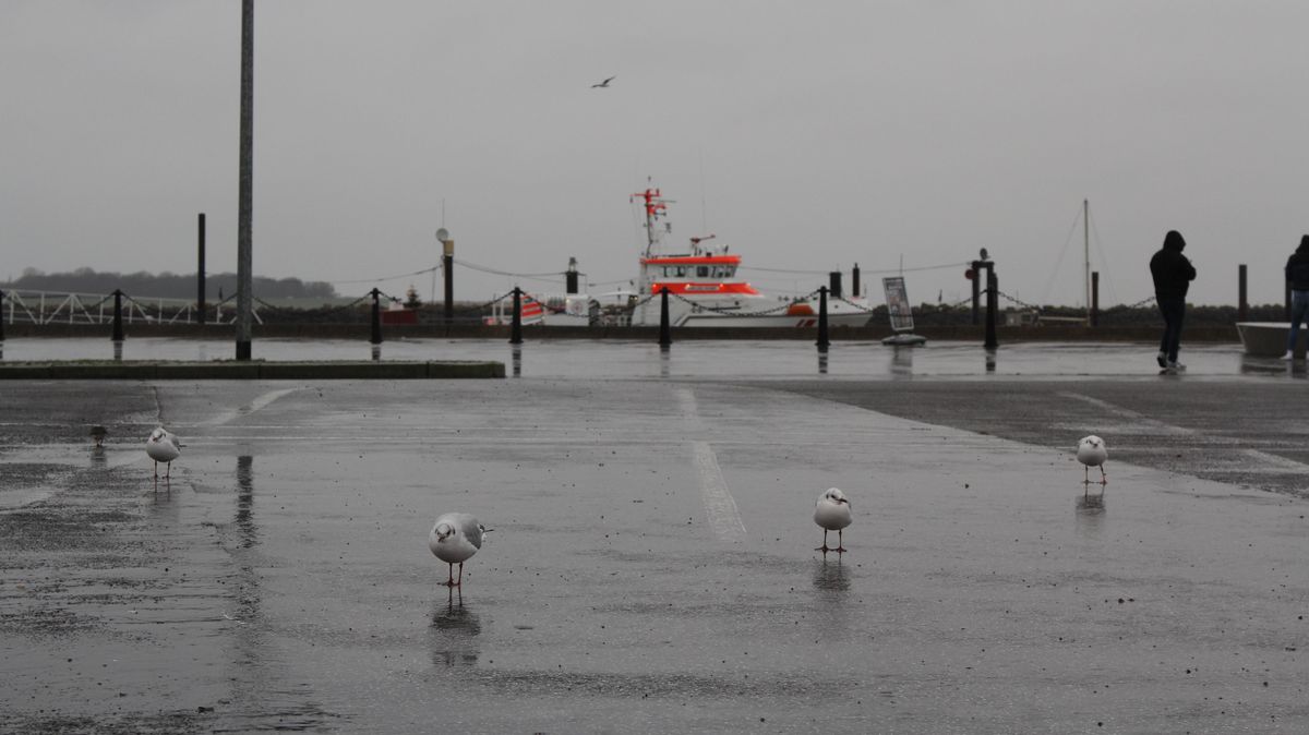 Cuxhaven: Sturm Peitscht über Land Und Küste | CNV Medien