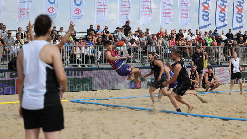 Kempa-Würfe Und Viele Pirouetten: Deutsche Beachhandball ...